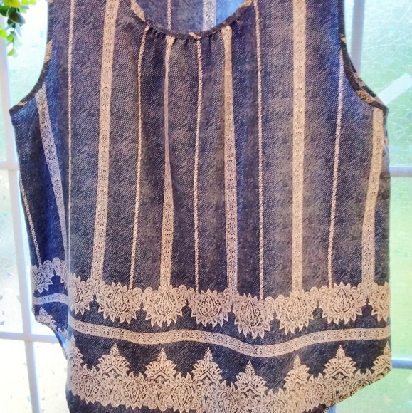 Dex Sleeveless Plus Size Top - Picture 2 of 5